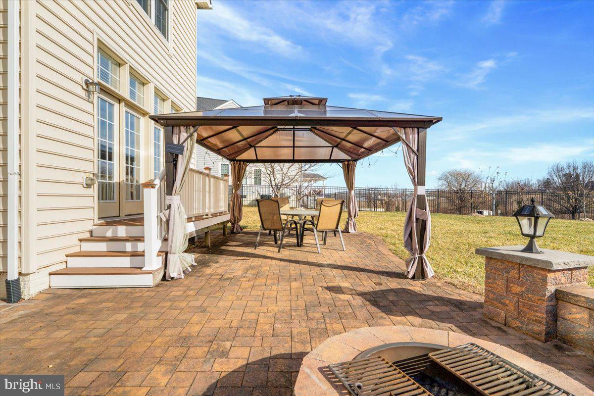 ROYAL OAKS - Residential