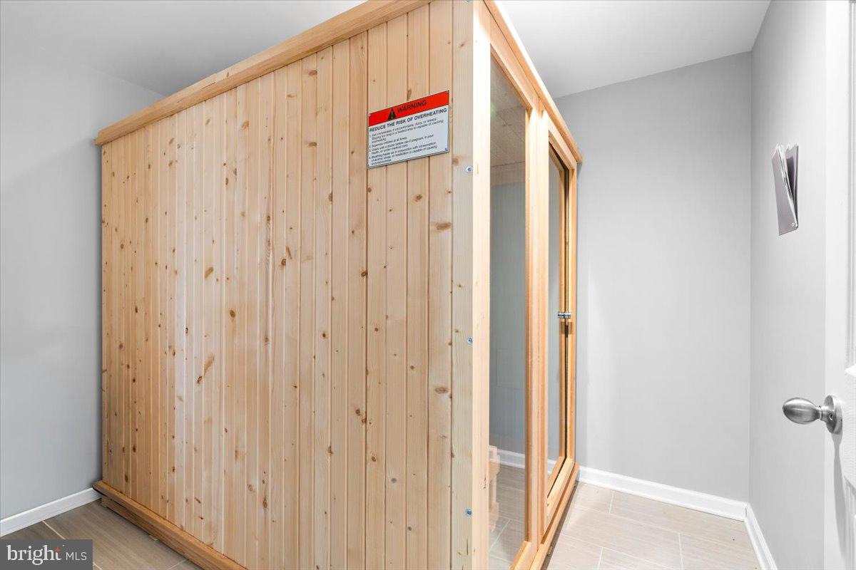 ROYAL OAKS - Residential