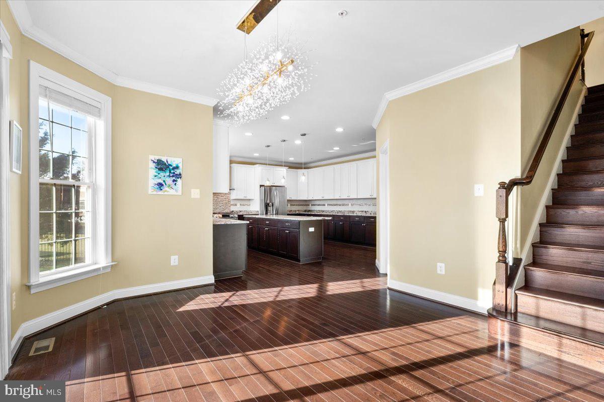 ROYAL OAKS - Residential