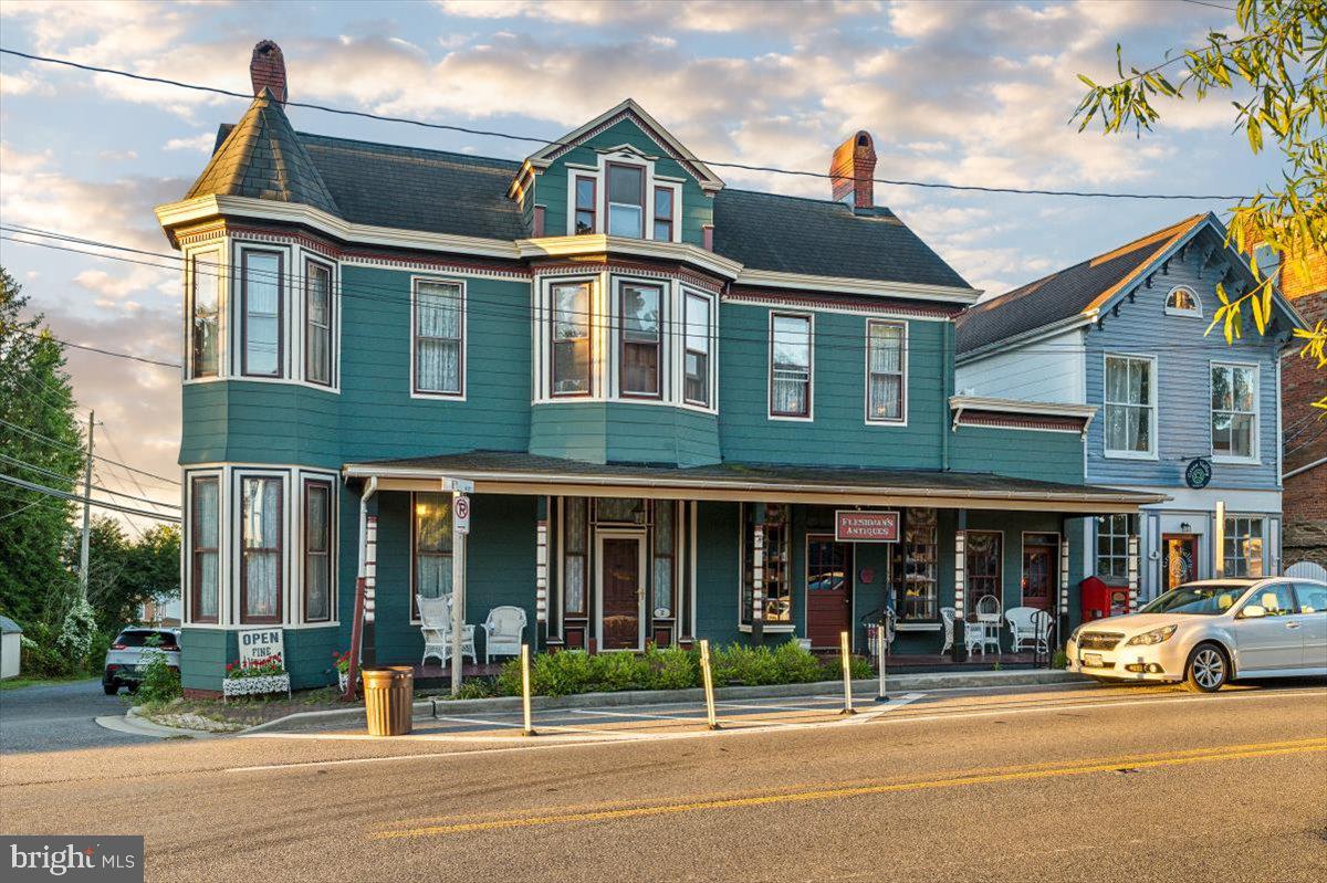 ROYAL OAKS - Residential