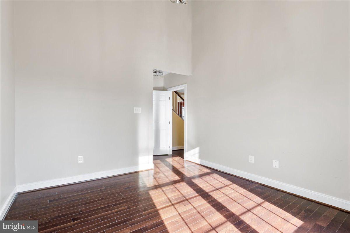 ROYAL OAKS - Residential