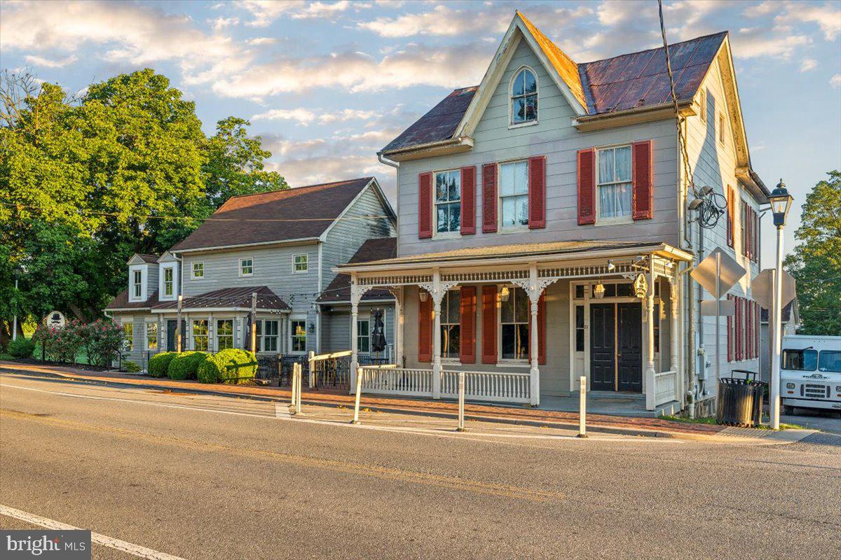 ROYAL OAKS - Residential