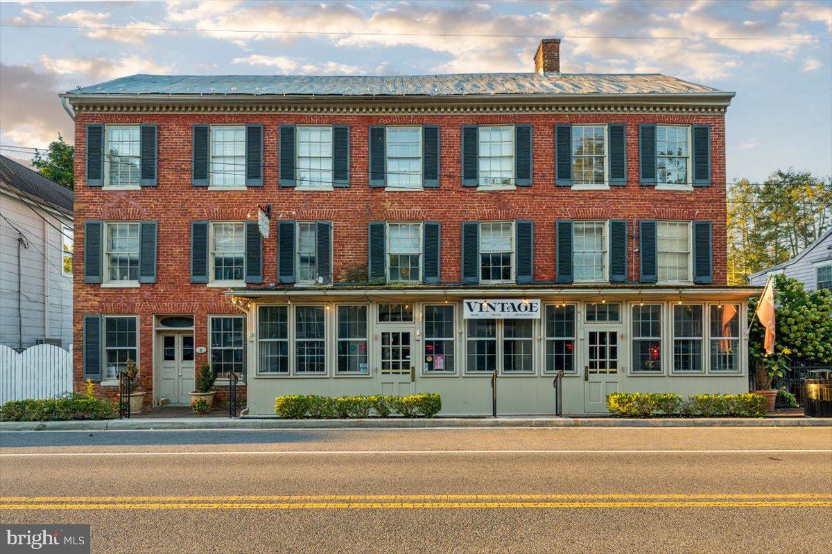 ROYAL OAKS - Residential