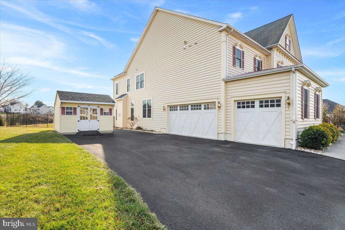 ROYAL OAKS - Residential