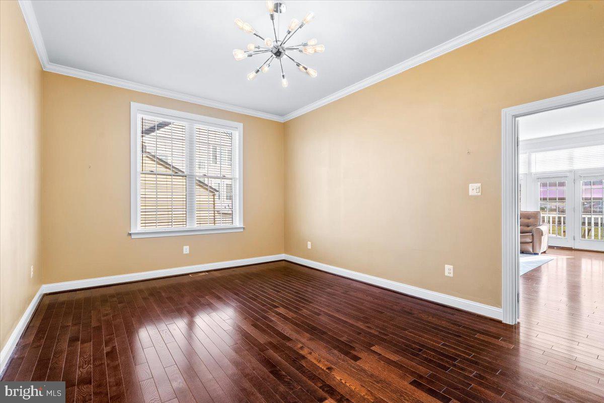 ROYAL OAKS - Residential