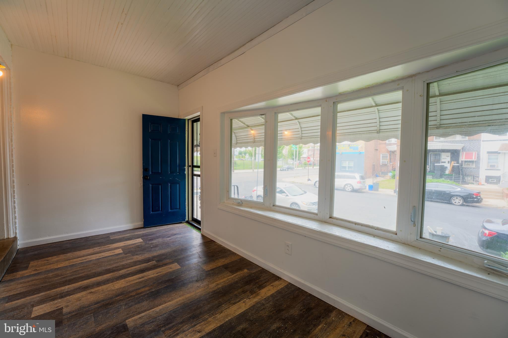2504 S 68TH