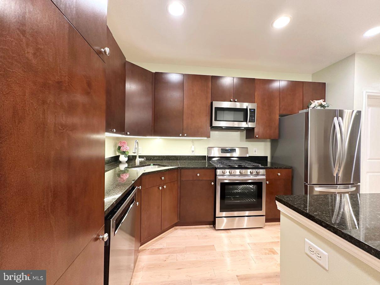 444 W BROAD STREET W 403