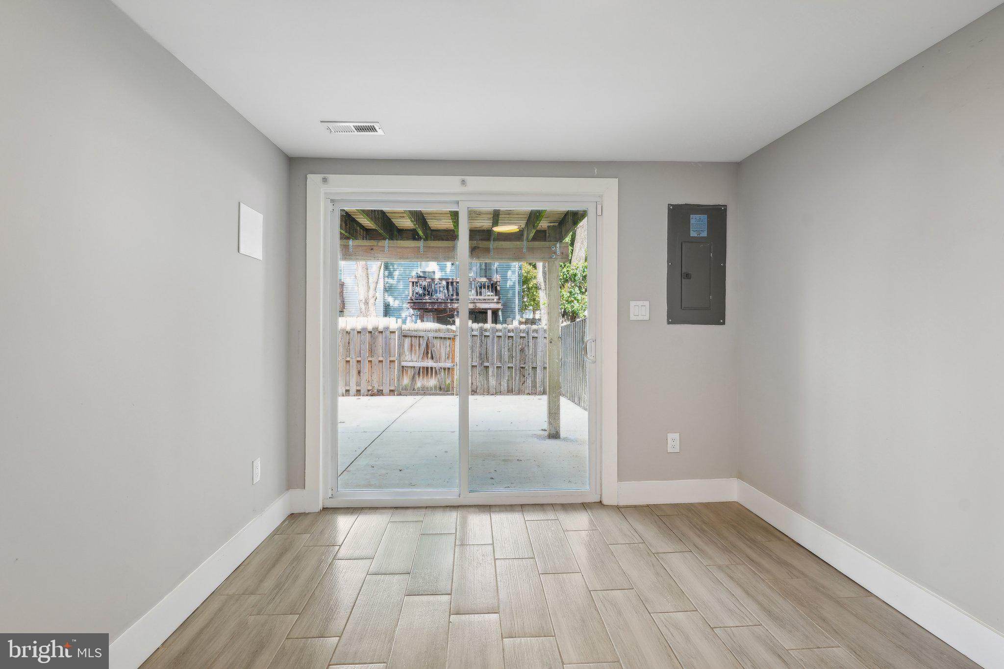 LONDON WOODS - Residential