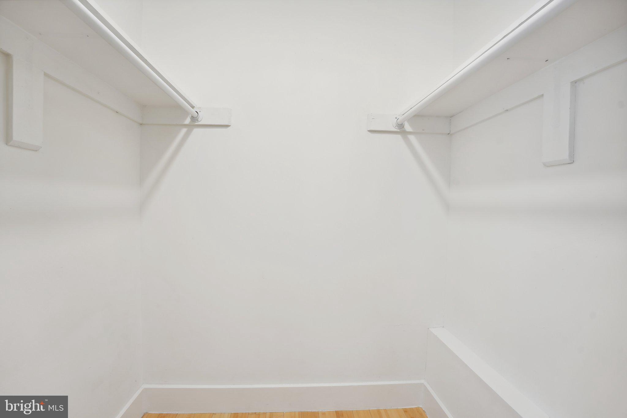 LONDON WOODS - Residential