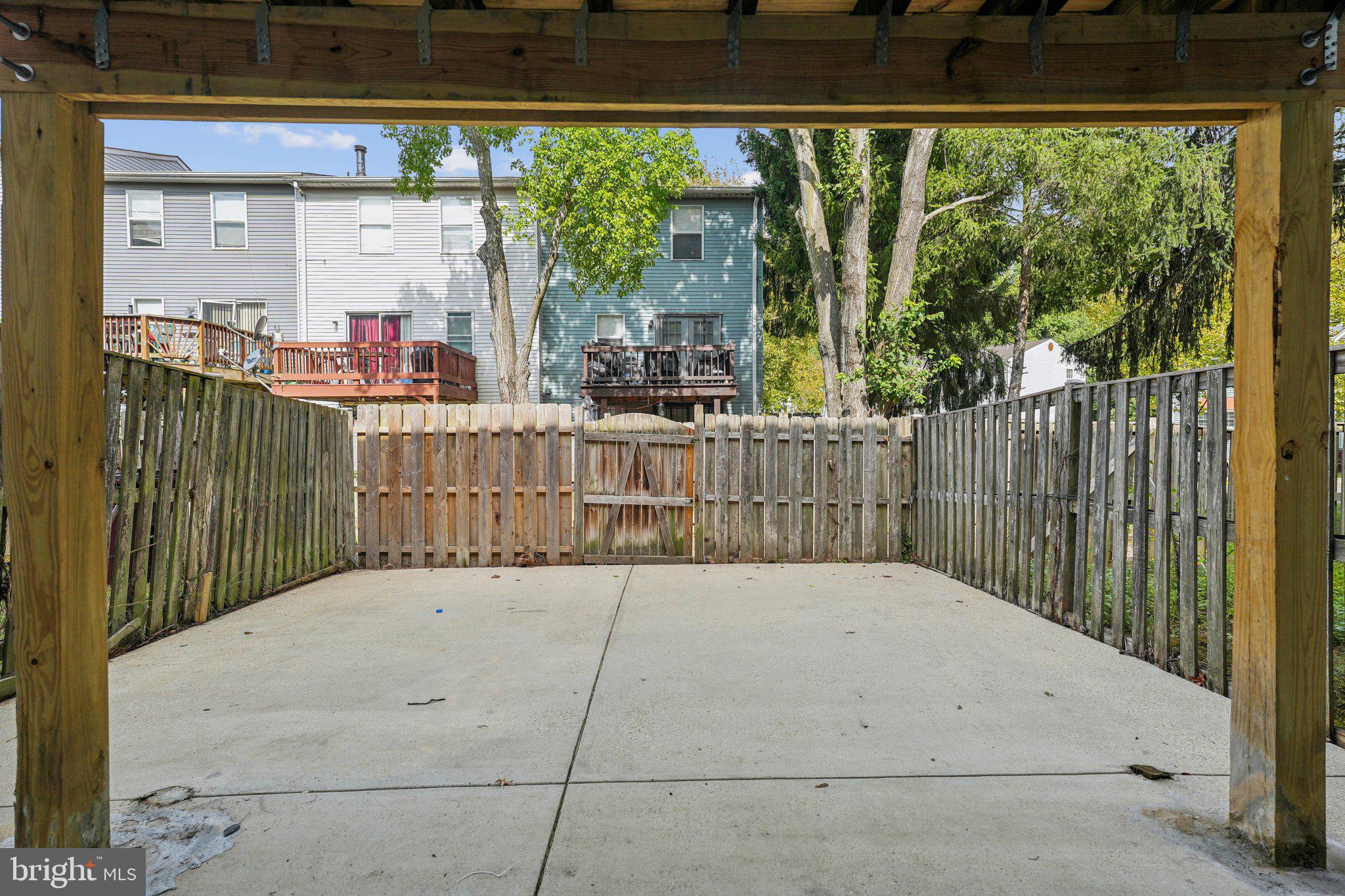 LONDON WOODS - Residential