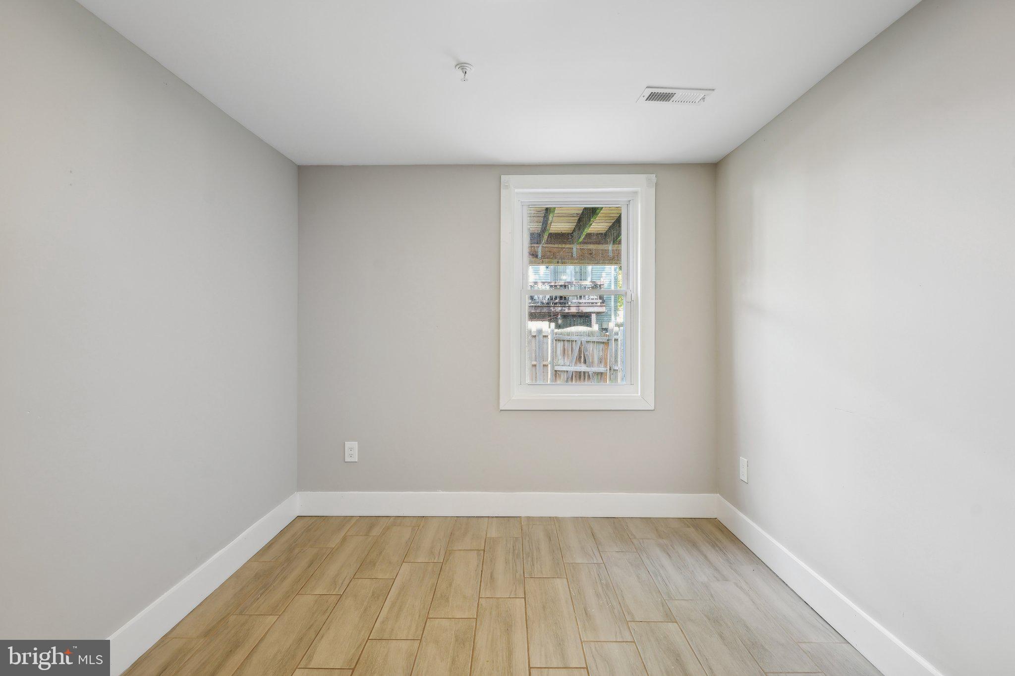 LONDON WOODS - Residential