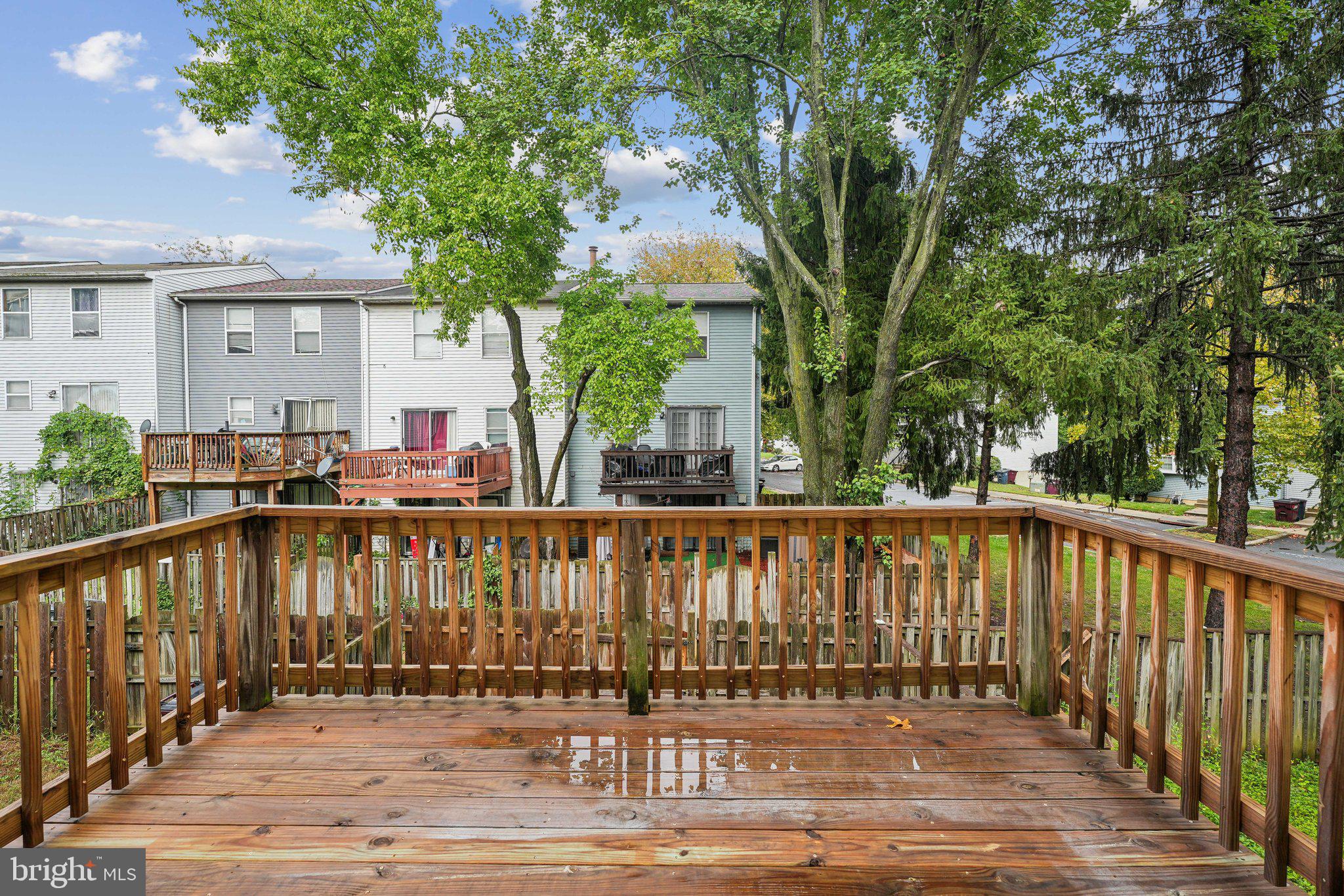 LONDON WOODS - Residential