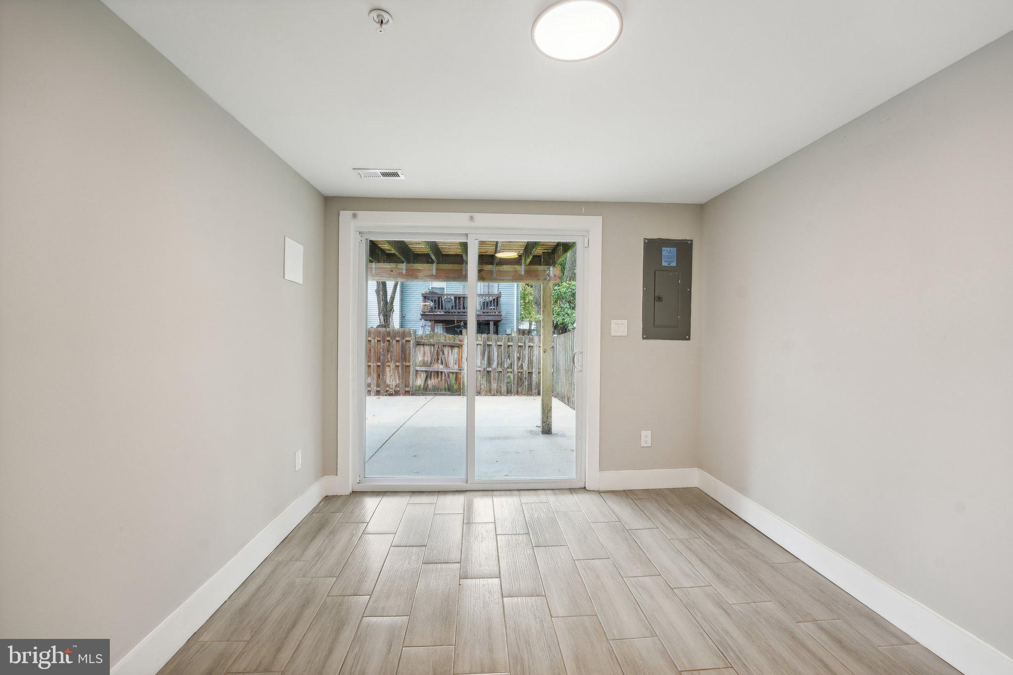 LONDON WOODS - Residential