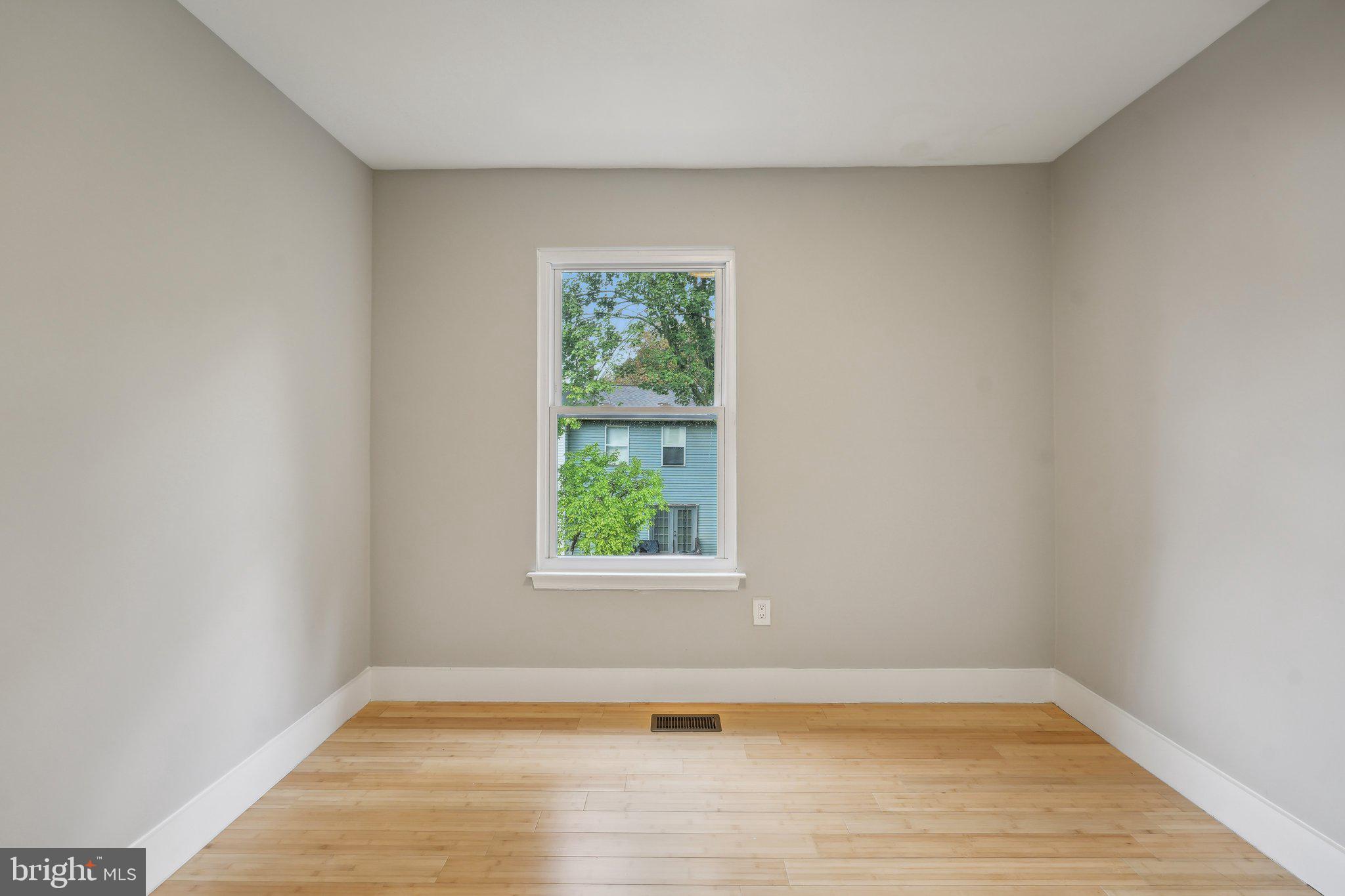 LONDON WOODS - Residential