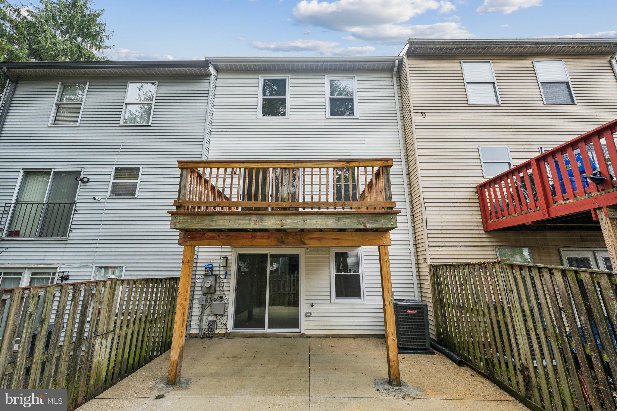 LONDON WOODS - Residential