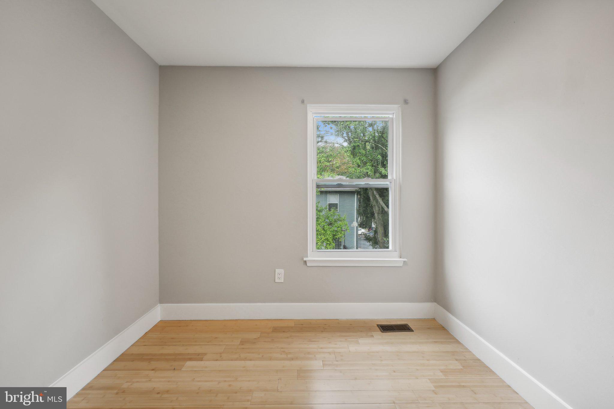 LONDON WOODS - Residential