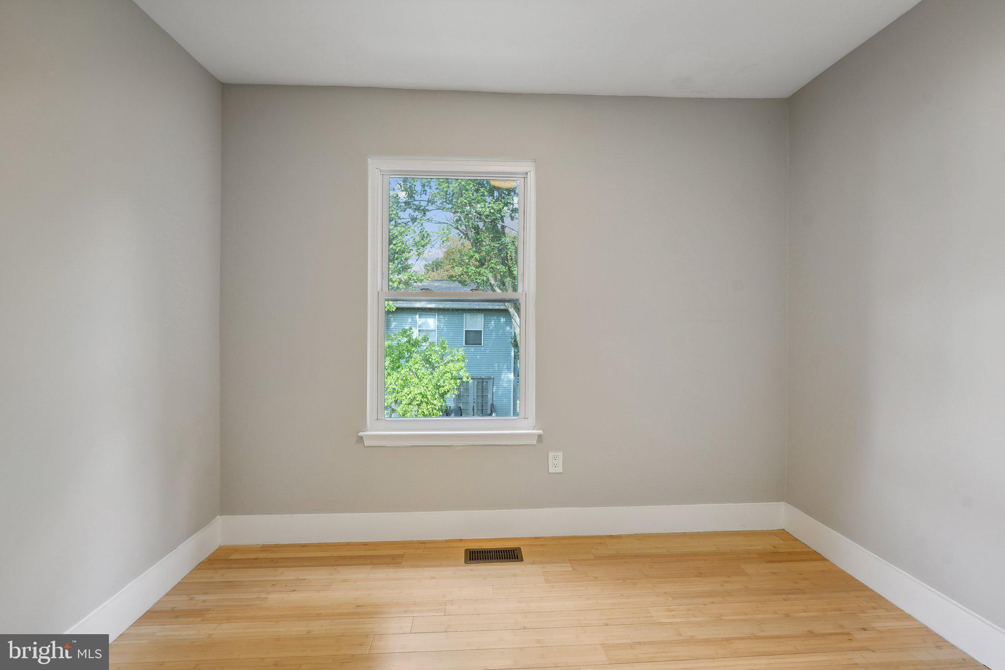 LONDON WOODS - Residential