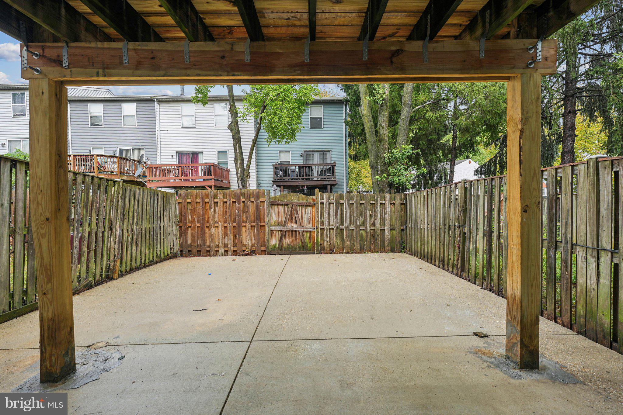 LONDON WOODS - Residential