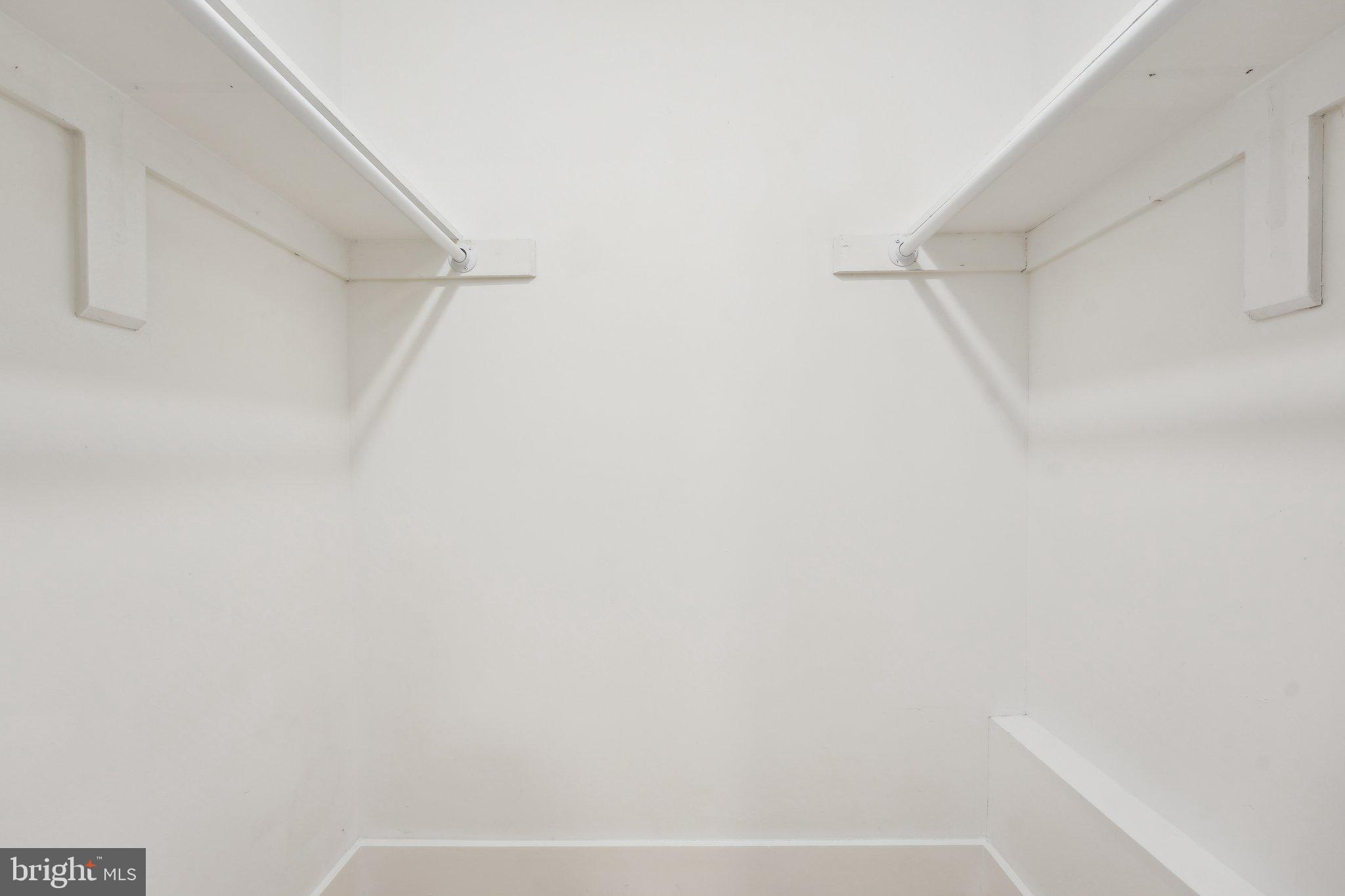 LONDON WOODS - Residential