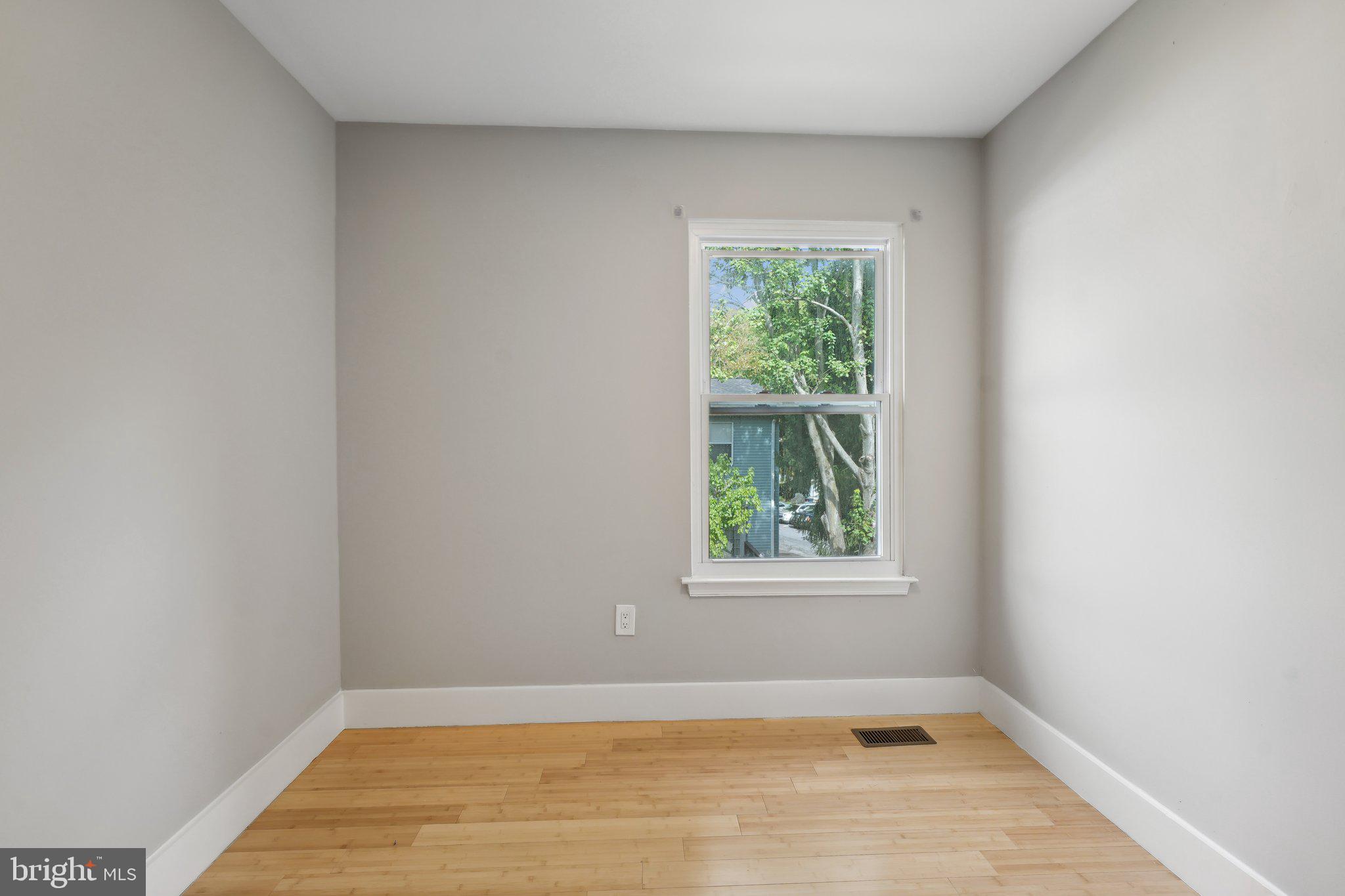 LONDON WOODS - Residential