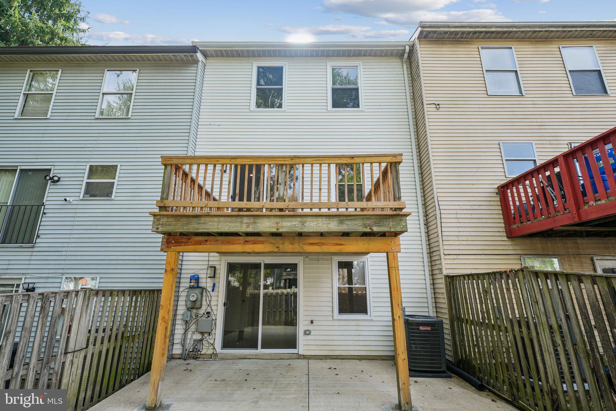 LONDON WOODS - Residential