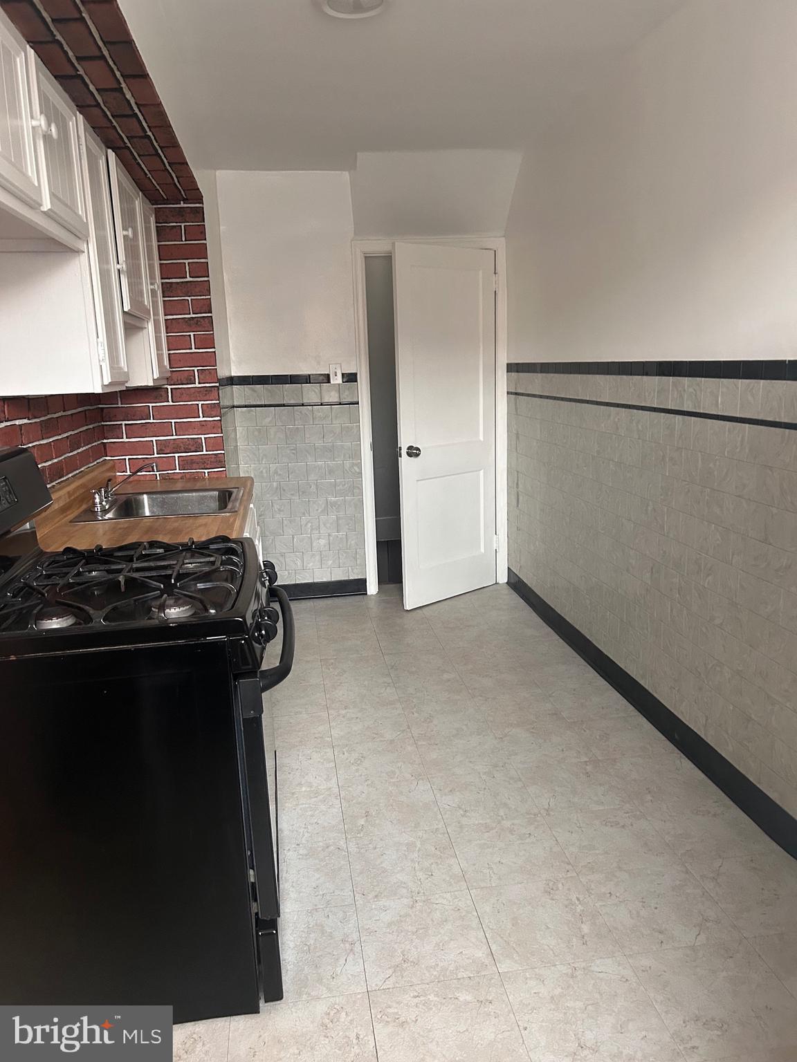 MAYFAIR - Residential Lease