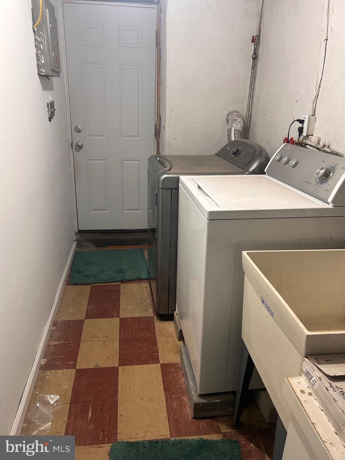 MAYFAIR - Residential Lease