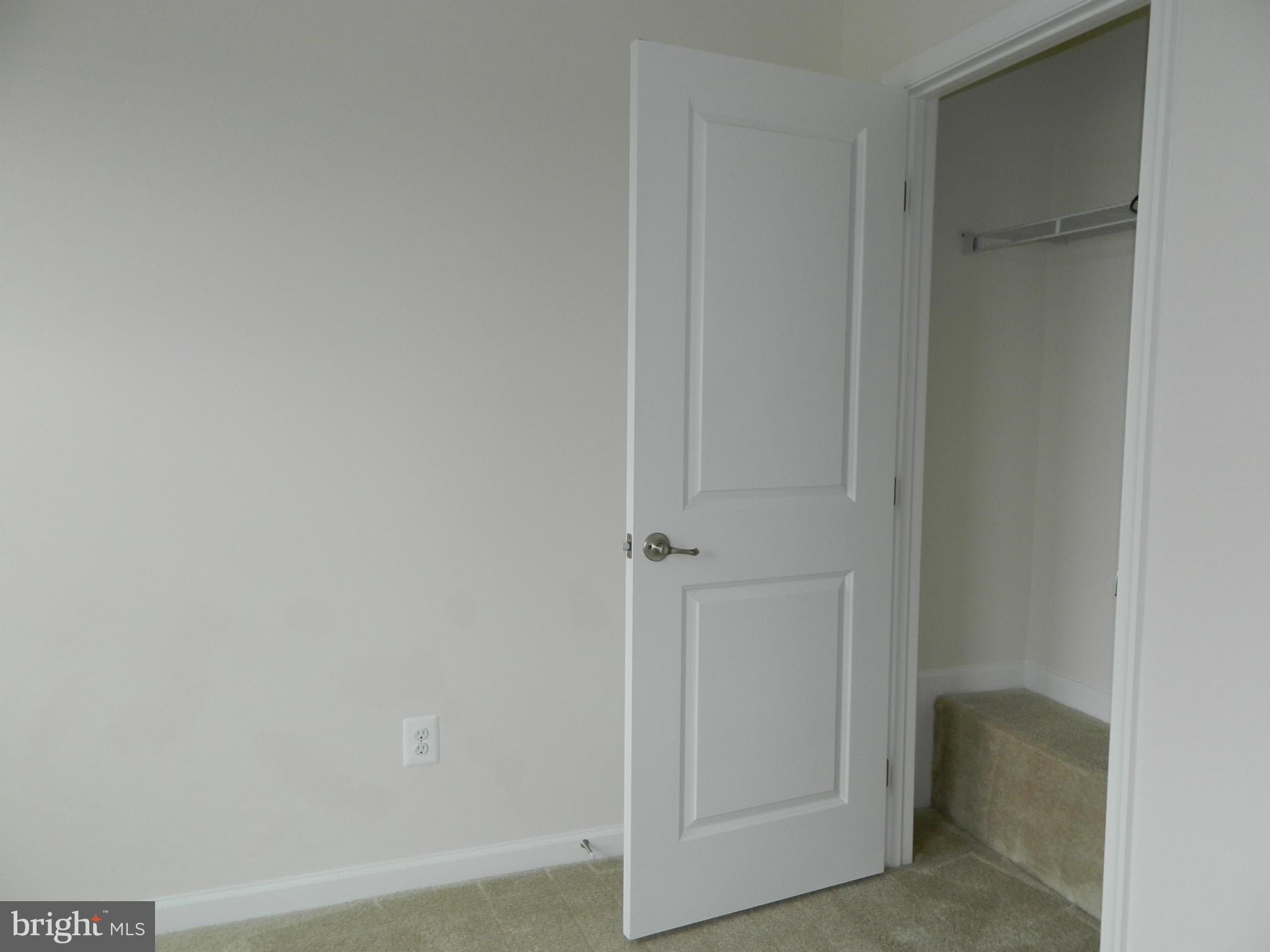 SEVEN HILLS - Residential Lease