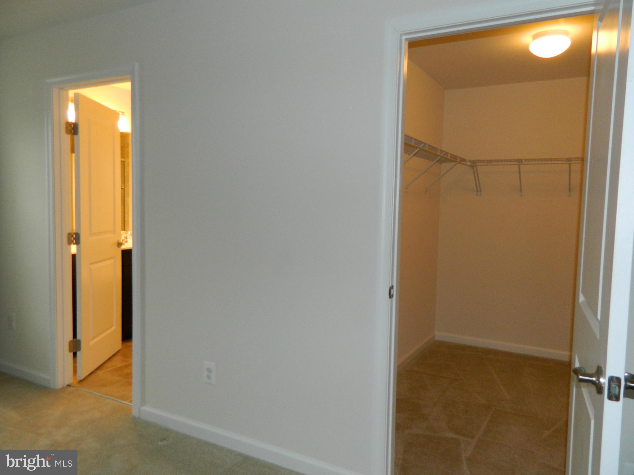 SEVEN HILLS - Residential Lease