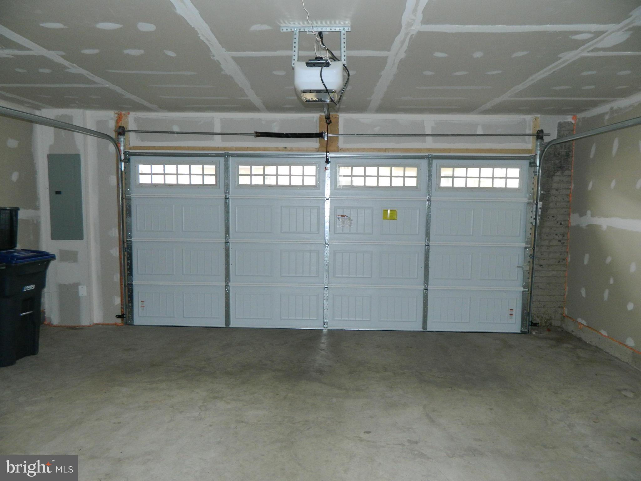 SEVEN HILLS - Residential Lease