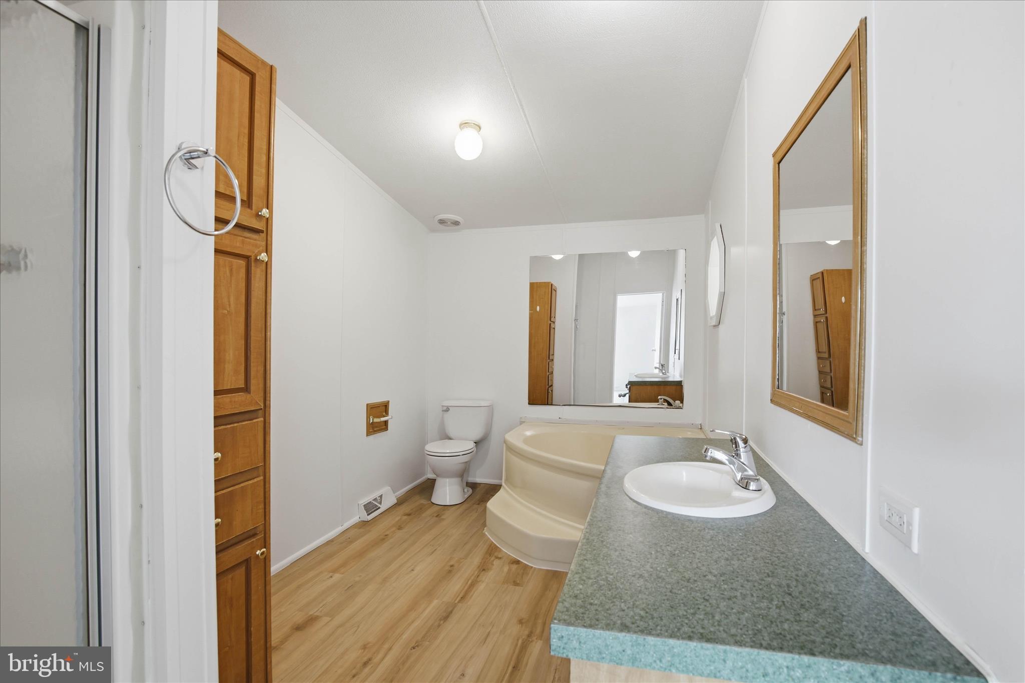 HIDE-AWAY MHP - Residential