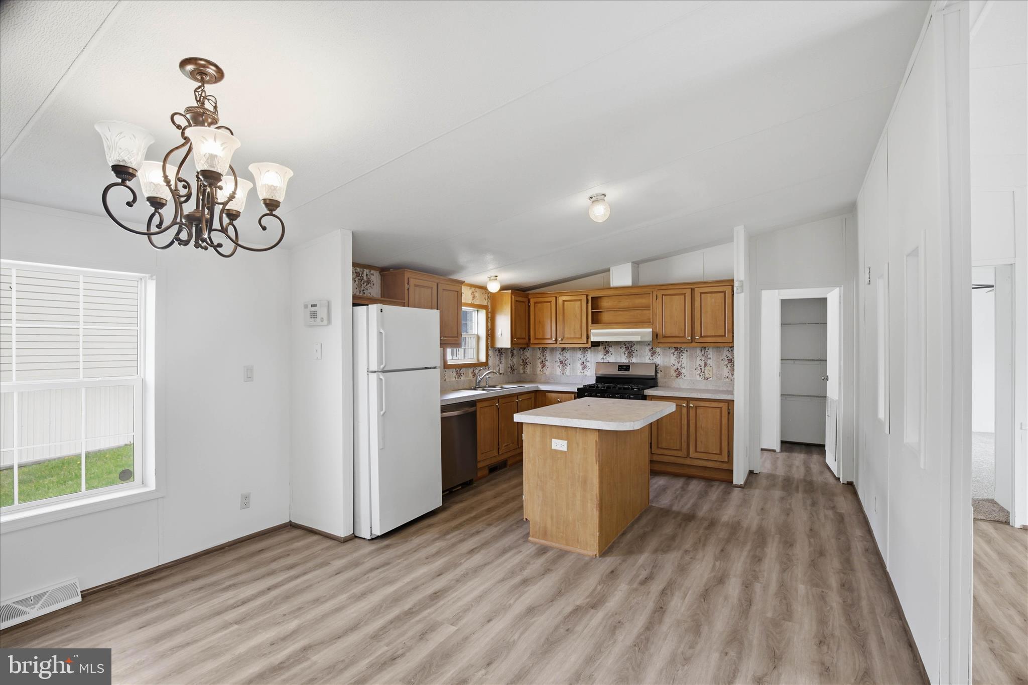 HIDE-AWAY MHP - Residential