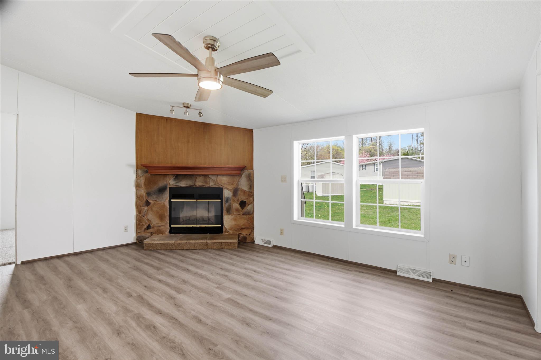 HIDE-AWAY MHP - Residential