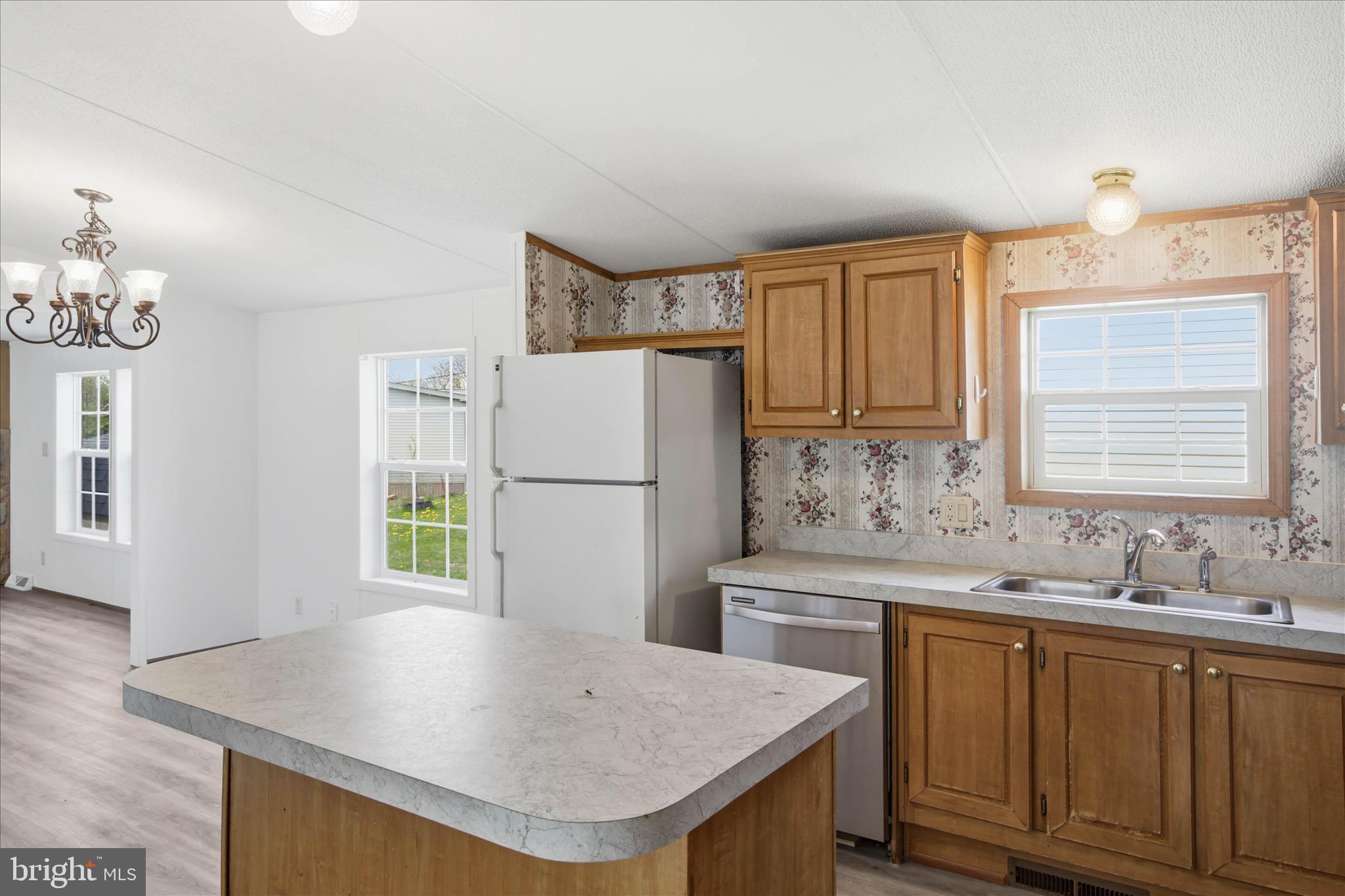 HIDE-AWAY MHP - Residential