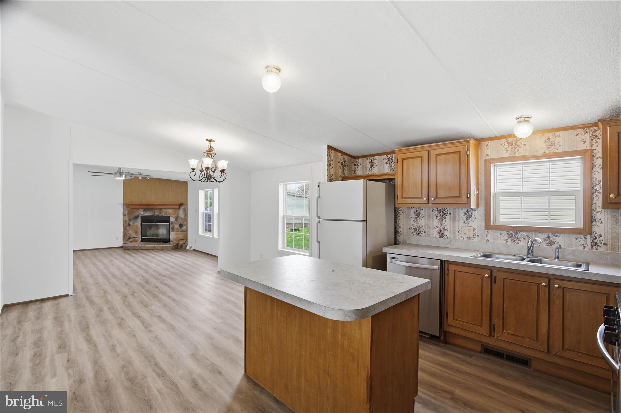 HIDE-AWAY MHP - Residential