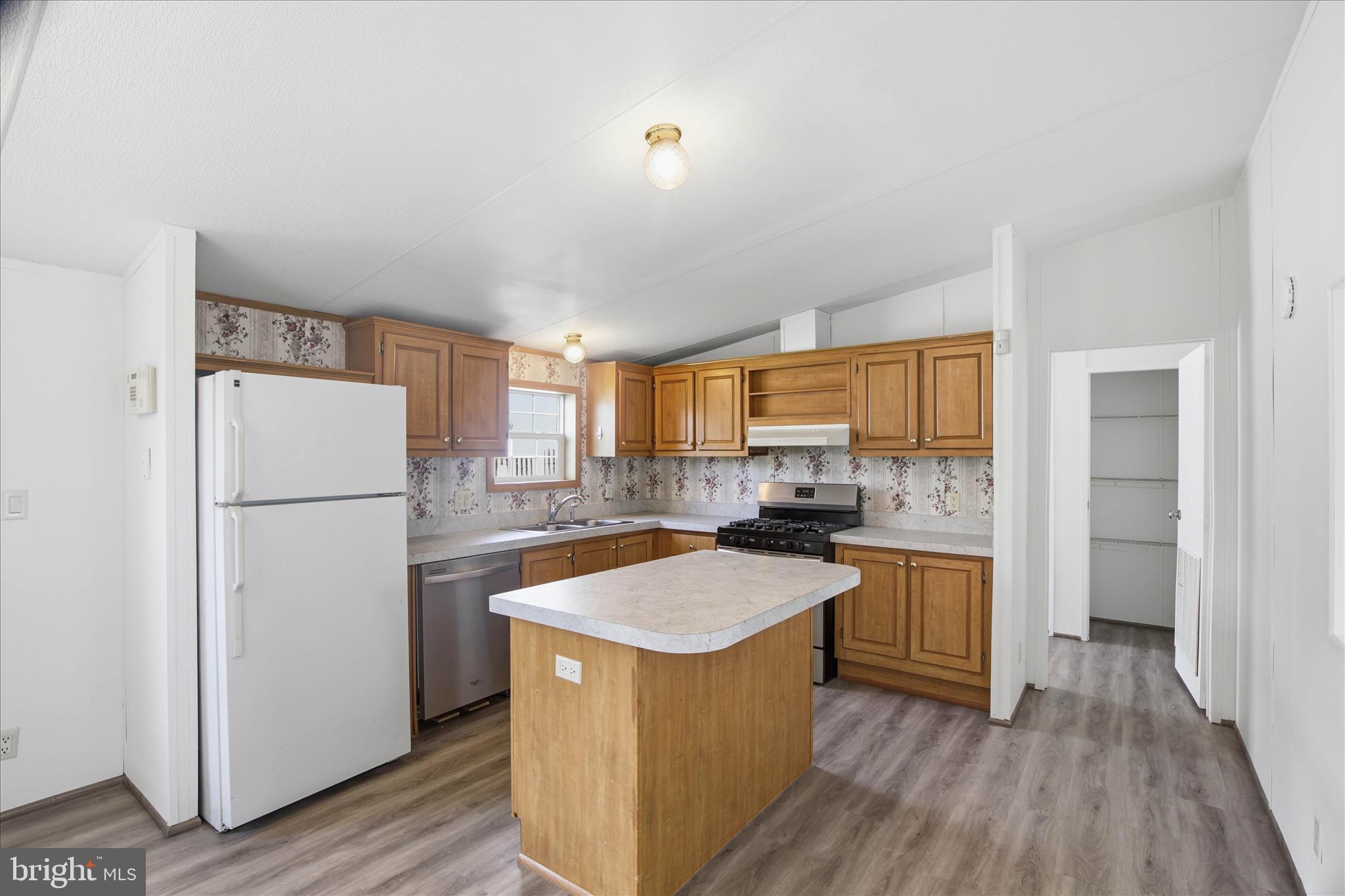 HIDE-AWAY MHP - Residential