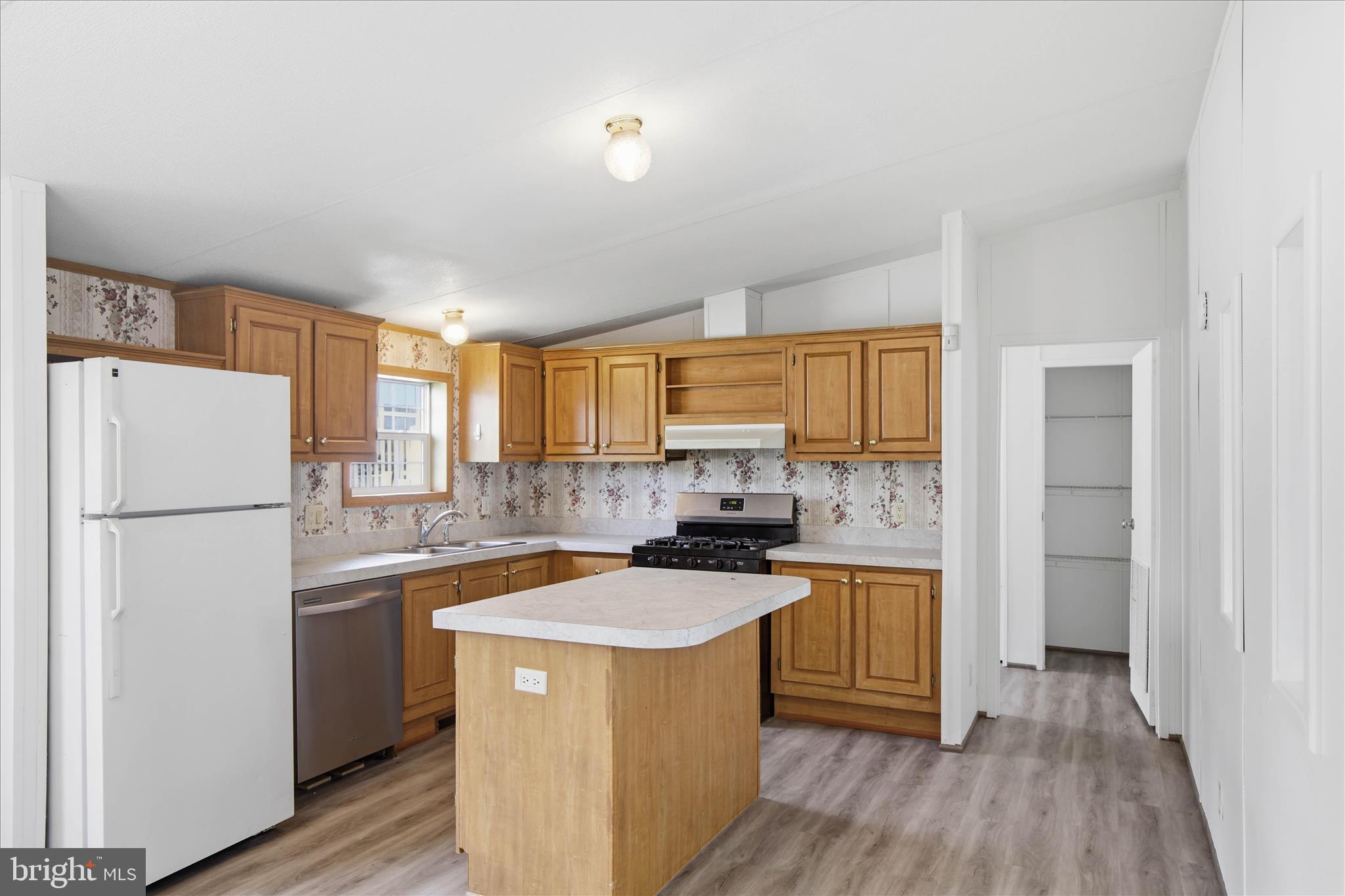 HIDE-AWAY MHP - Residential