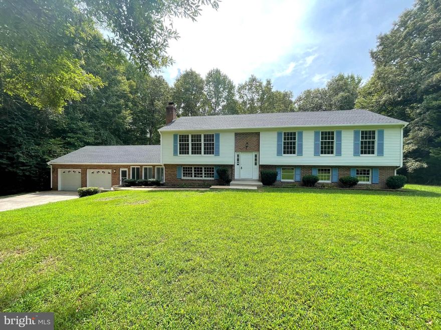 Large, private lot with too many upgrades to mention! Fully renovated, this home boasts an open floor plan, gourmet kitchen with stainless steel appliances, fresh paint, new carpet and 3 fully completely renovated bathrooms. Huge basement with large sunroom connecting to an oversized garage completes this truly impressive interior. Next, go relax on the oversized deck that over looks the beautiful swimming pool. This is truly a spectacular home!! Please email listing agent with any questions.