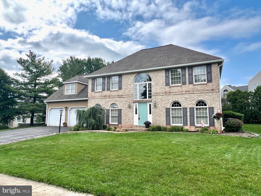 Photo of 8 SANDERLING DR, DENVER, PA 17517 (MLS # PALA2037098)