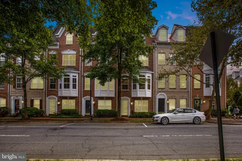 268 Cameron Station Boulevard, Alexandria, VA MLS: VAAX2044498