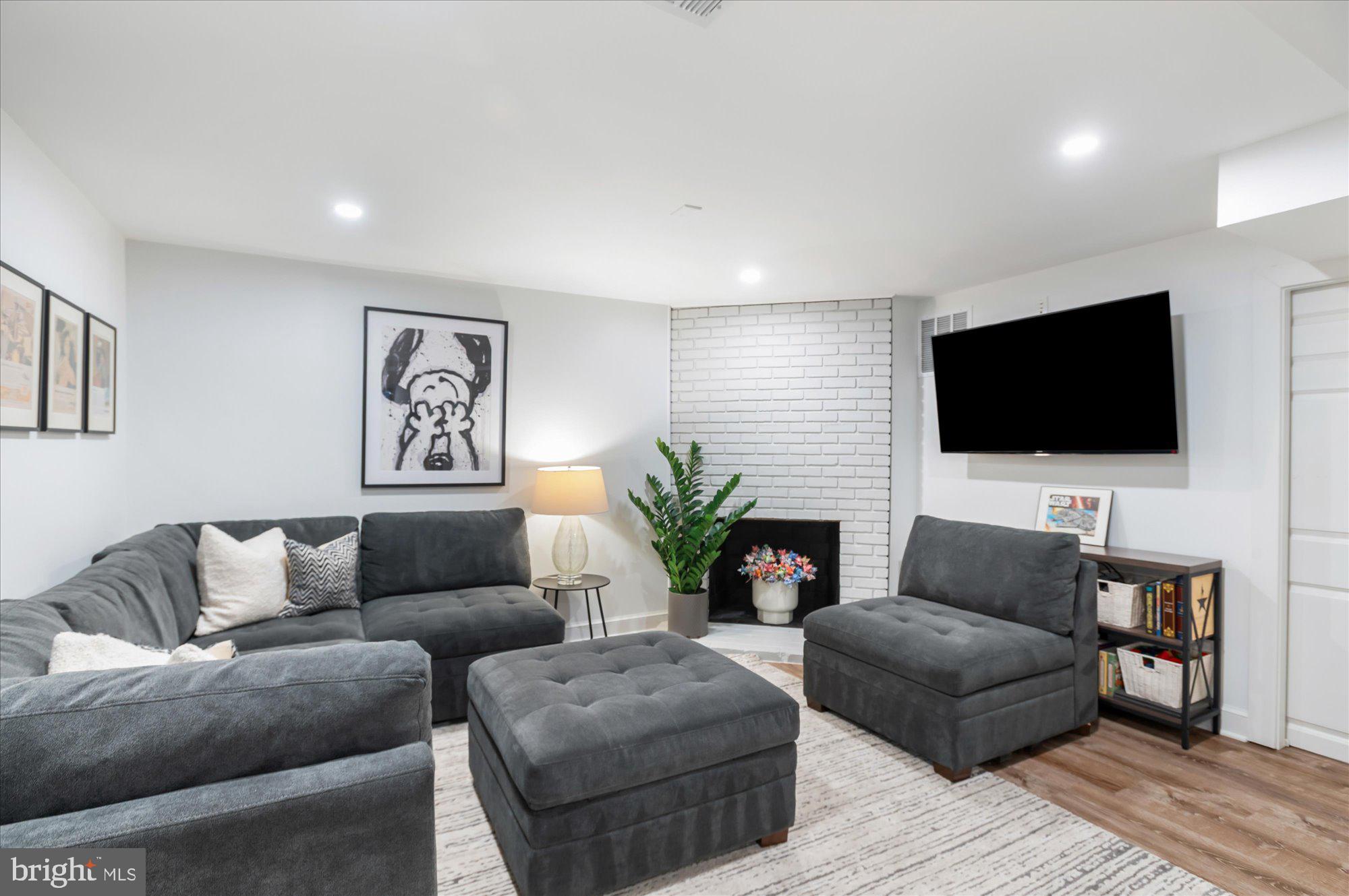SPRING VALLEY - Residential