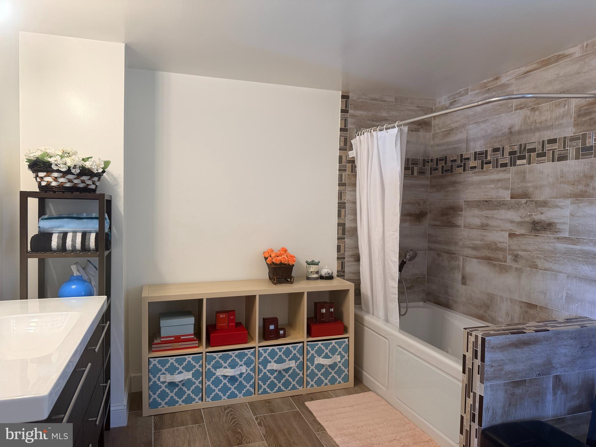 RAVENVIEW - Residential