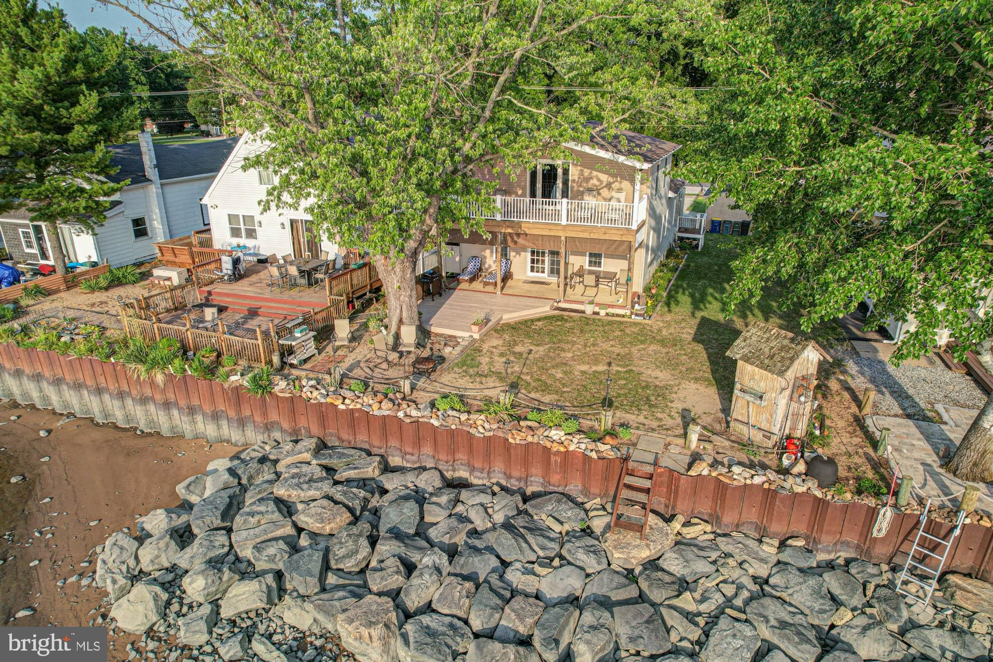197 N RIVER DR