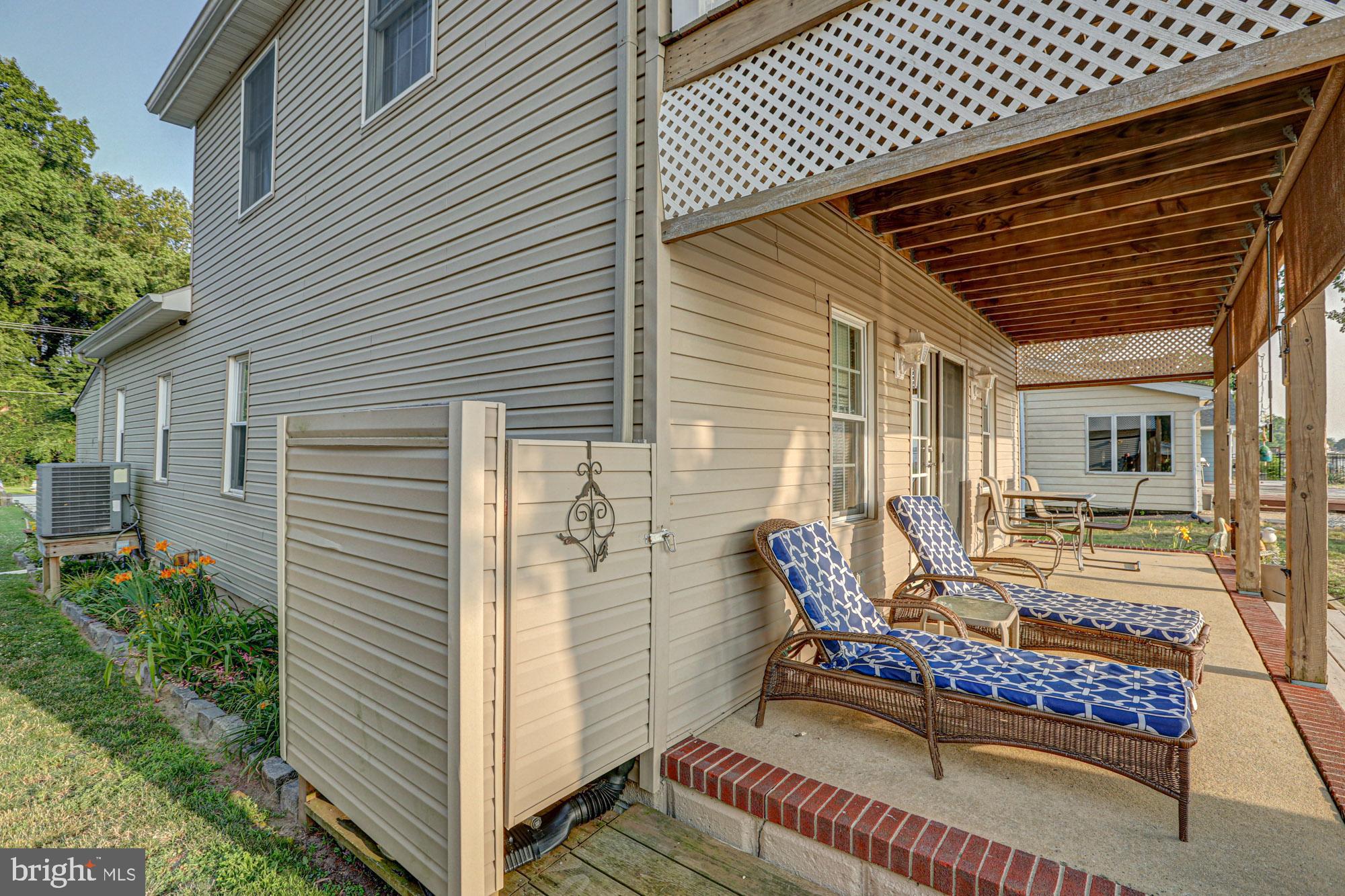 197 N RIVER DR