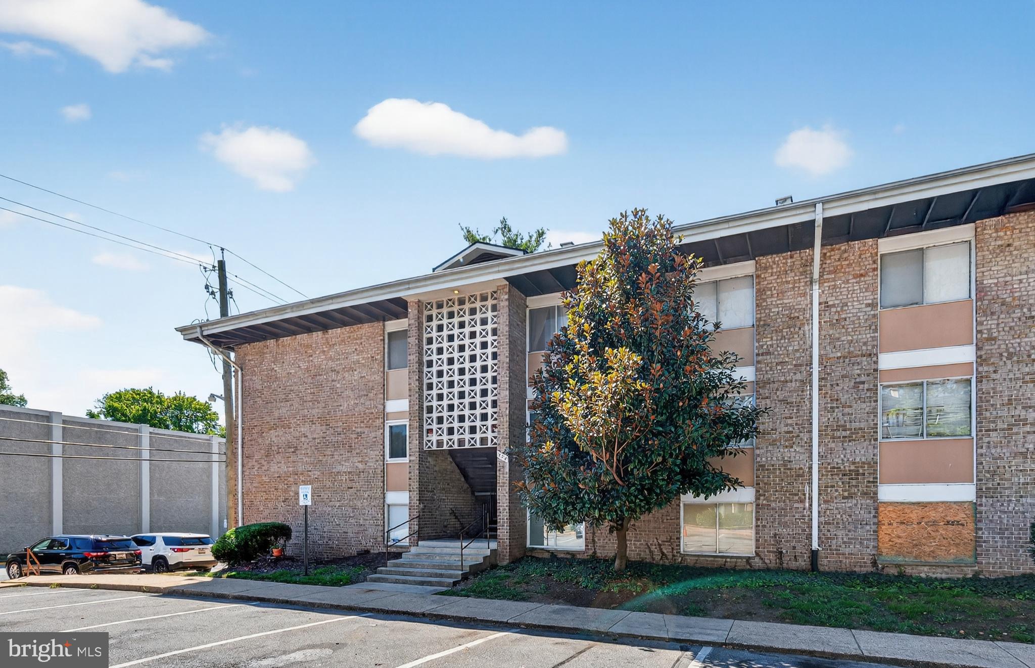 Charming 1-bedroom, 1-bath condo in the Wilson Bridge community of Oxon Hill. This 668 sq. ft. garden-style unit features a functional layout with a spacious living/dining area, full bath, and well-sized bedroom. Built in 1966 with a brick exterior, the home offers central air conditioning and electric heating for year-round comfort.
The community provides a low-maintenance lifestyle with a monthly condo fee that includes exterior upkeep and insurance. Parking is available in both the shared lot and on the street. Conveniently located near the Capital Beltway, Woodrow Wilson Bridge, and National Harbor, this property offers easy access to shopping, dining, and entertainment. Priced at $125,000, it presents an excellent option for first-time buyers, downsizers, or investors.