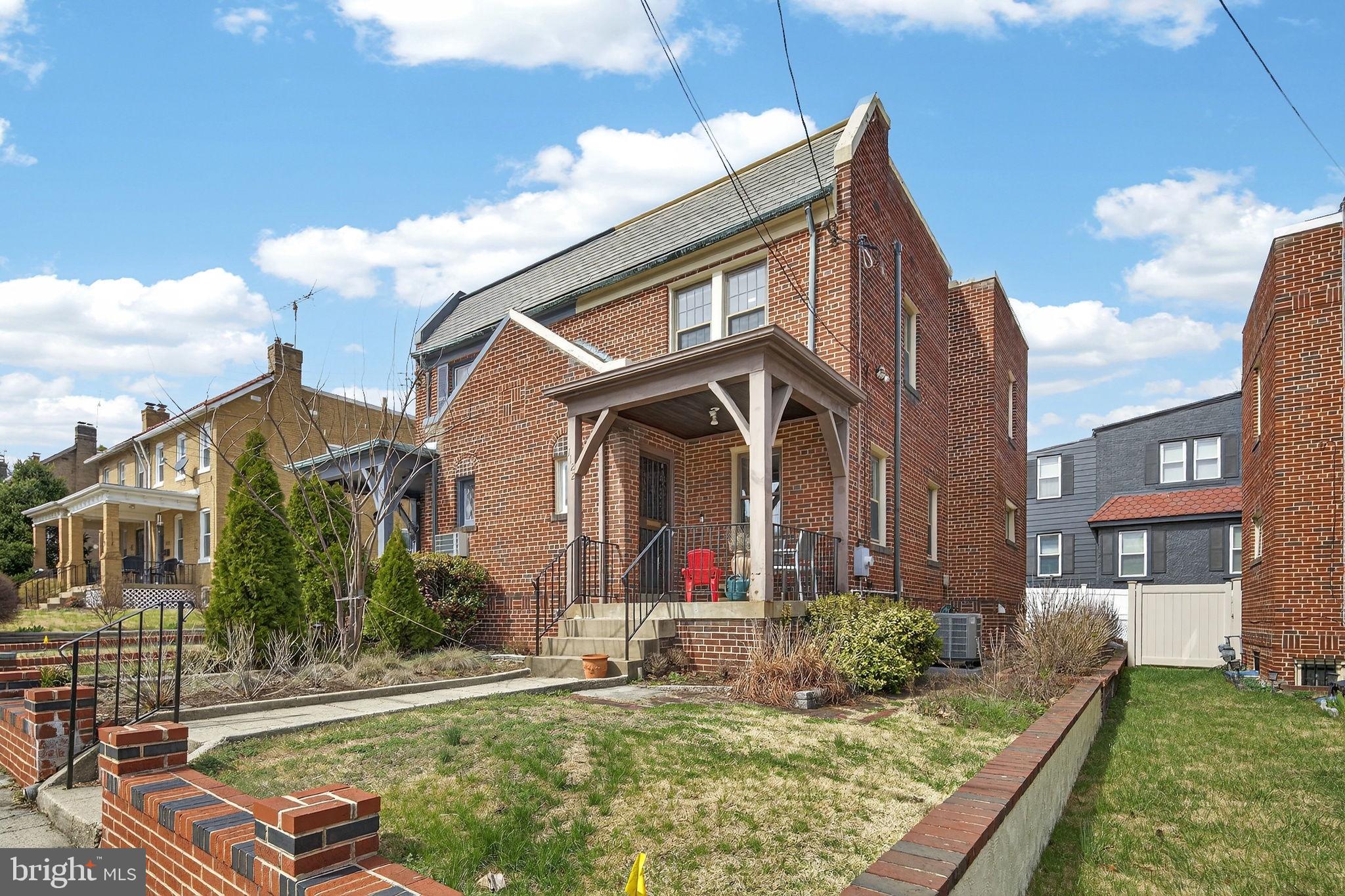 1122 UPSHUR STREET NE