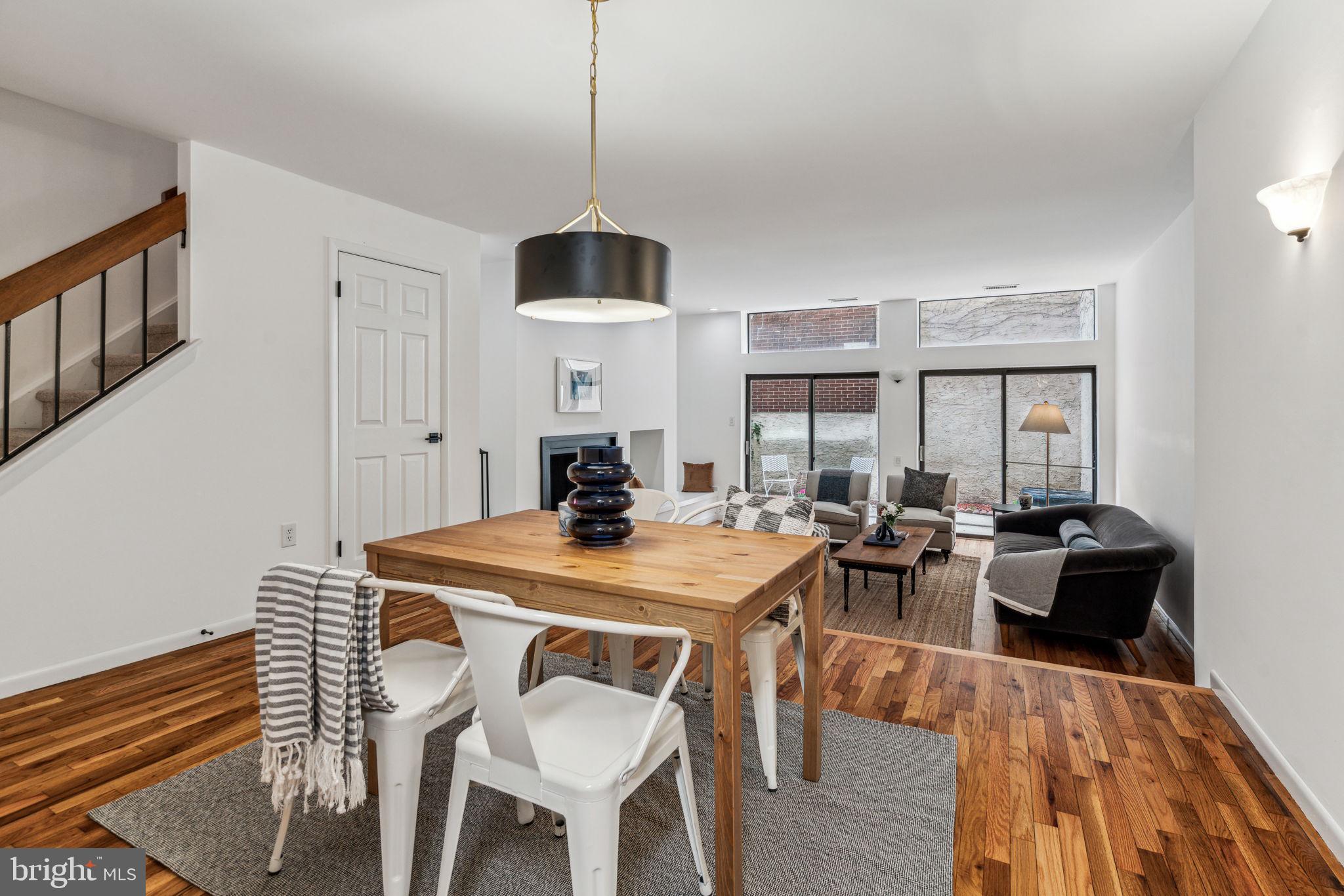 LOGAN SQUARE - Residential