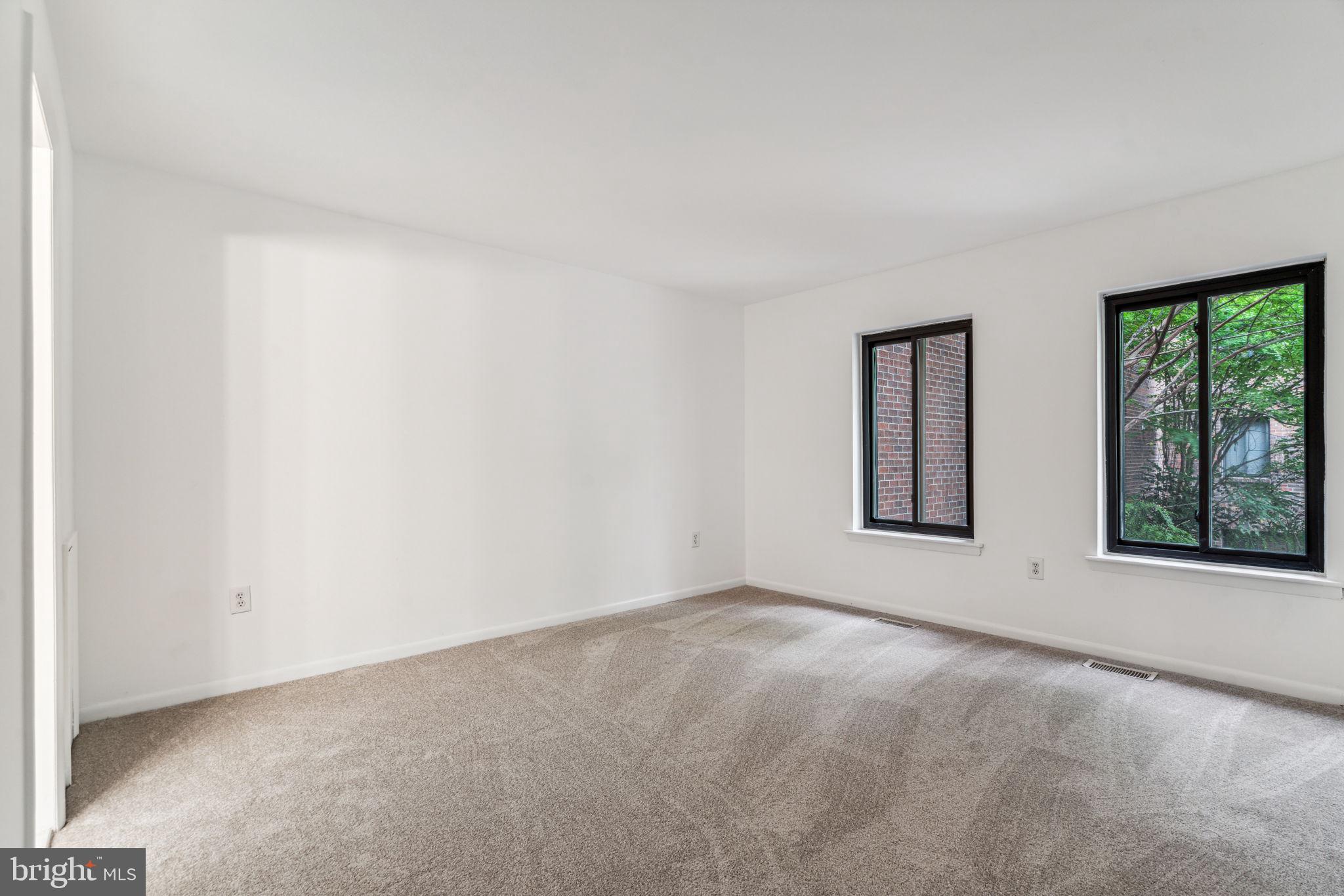 LOGAN SQUARE - Residential