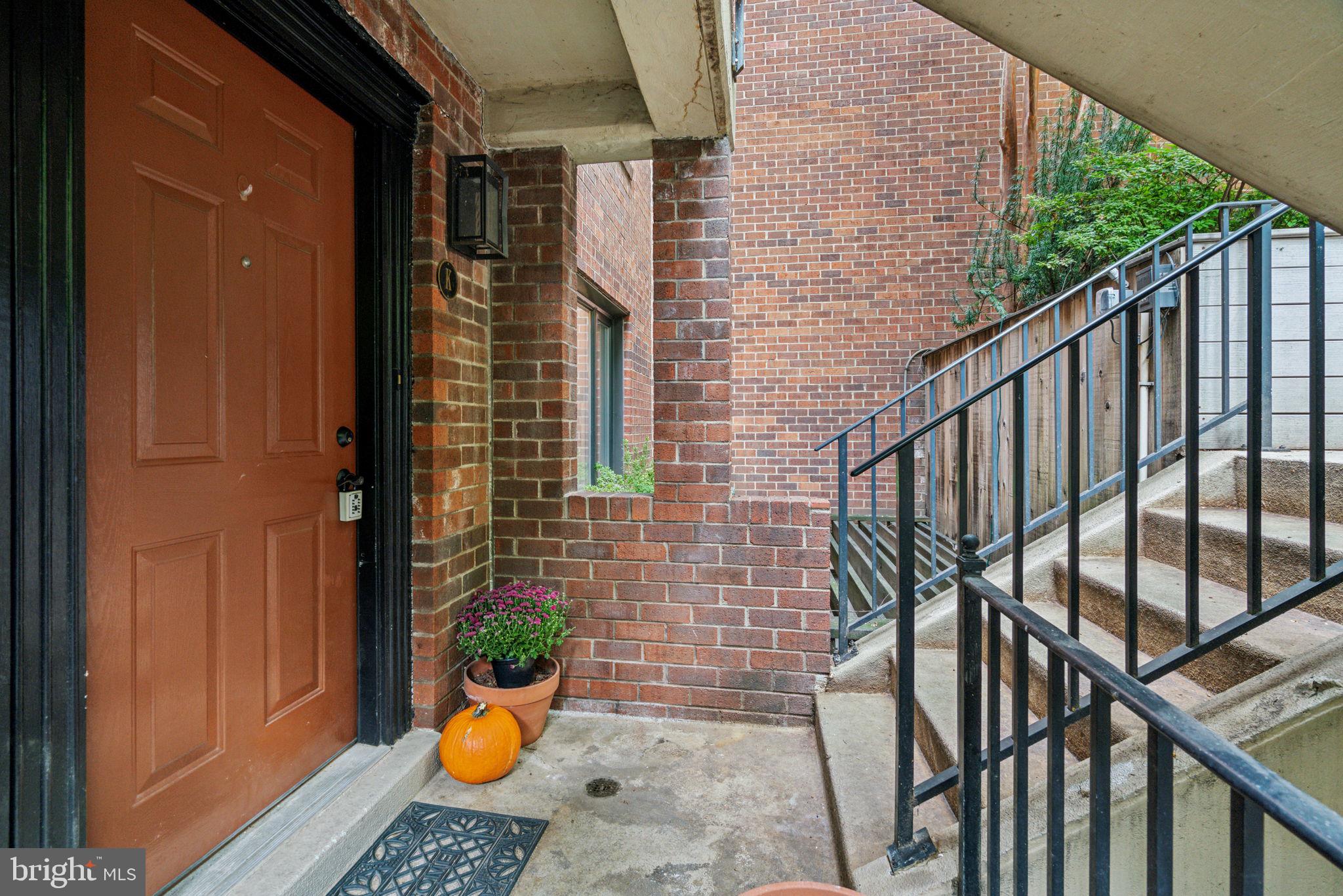 LOGAN SQUARE - Residential