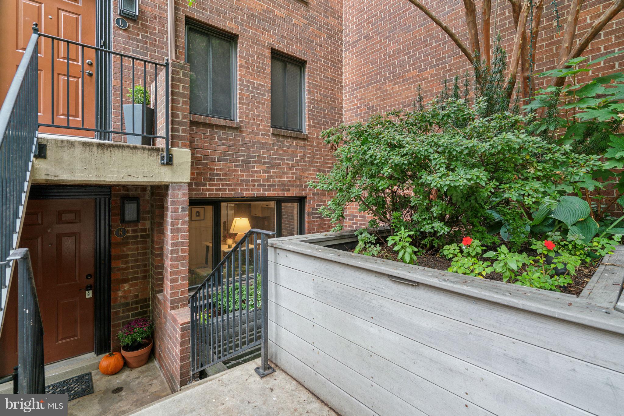 LOGAN SQUARE - Residential